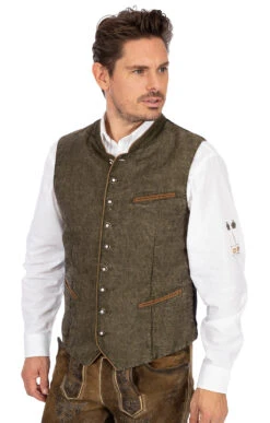 Maddox Weste OLIVER Leinen Oliv 21 Maddox Weste OLIVER Leinen Oliv -Modische Damenbekleidung Geschäft Trachtenweste Gilet Maddox Oliver oliv Leinen L