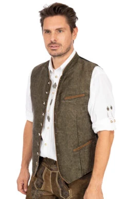 Maddox Weste OLIVER Leinen Oliv 23 Maddox Weste OLIVER Leinen Oliv -Modische Damenbekleidung Geschäft Trachtenweste Gilet Maddox Oliver oliv Leinen N